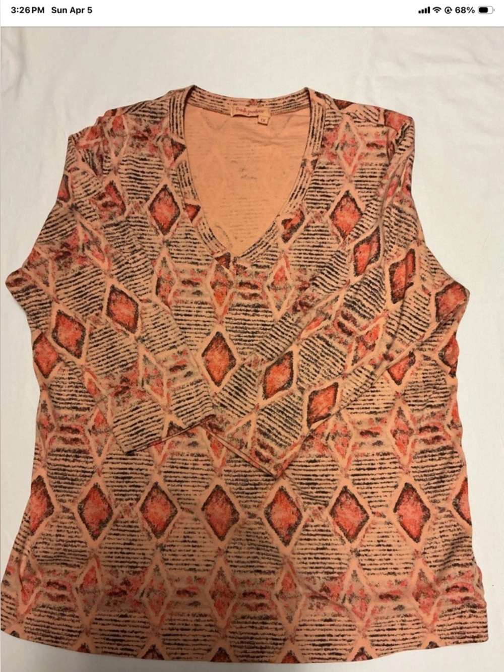 Fresh Produce. Women’s V-Neck Patterned Top - Peach Geo Print
Size 1X